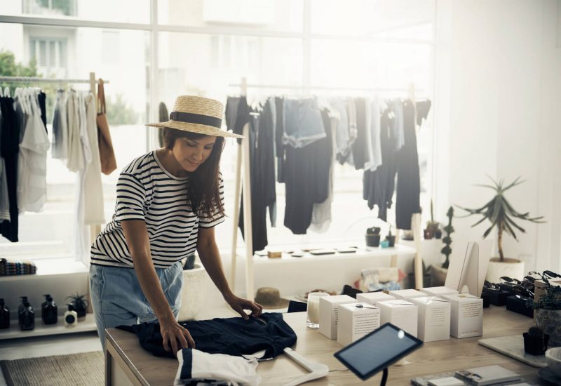 Shot of a woman working in her clothing boutiquehttp://195.154.178.81/DATA/i_collage/pu/shoots/806285.jpg